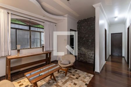 Sala de casa para alugar com 2 quartos, 220m² em Jardim Guanabara, Belo Horizonte