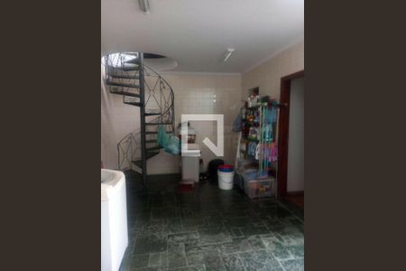 Casa à venda com 4 quartos, 240m² em Jardim dos Prados, São Paulo