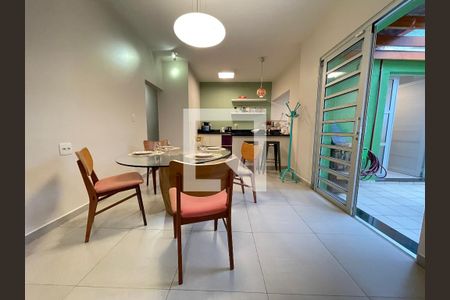 Sala de casa para alugar com 3 quartos, 220m² em Vila Pirajussara, São Paulo
