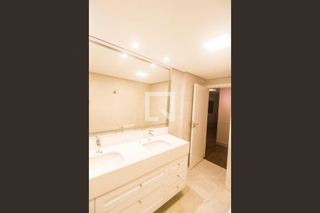 Banheiro da Suíte de apartamento à venda com 3 quartos, 160m² em Alphaville, Barueri