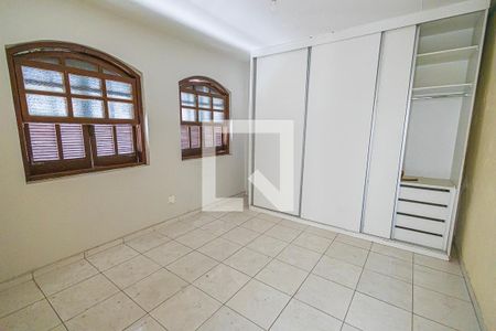 quarto 1 de casa para alugar com 3 quartos, 110m² em Ouro Preto, Belo Horizonte