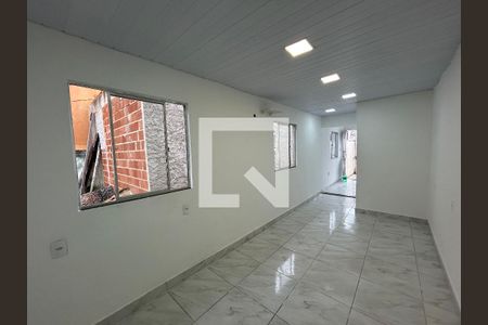 Sala de casa para alugar com 1 quarto, 20m² em Jardim Sulacap, Rio de Janeiro