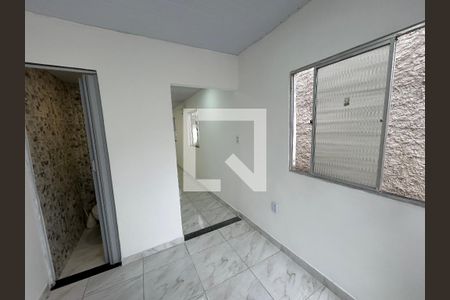 Sala de casa para alugar com 1 quarto, 20m² em Jardim Sulacap, Rio de Janeiro
