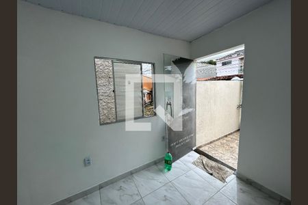 Sala de casa para alugar com 1 quarto, 20m² em Jardim Sulacap, Rio de Janeiro