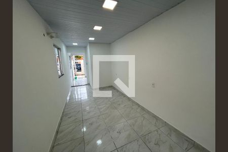 Sala de casa para alugar com 1 quarto, 20m² em Jardim Sulacap, Rio de Janeiro