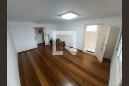 Casa à venda com 4 quartos, 450m² em Vila Santa Maria, São Paulo