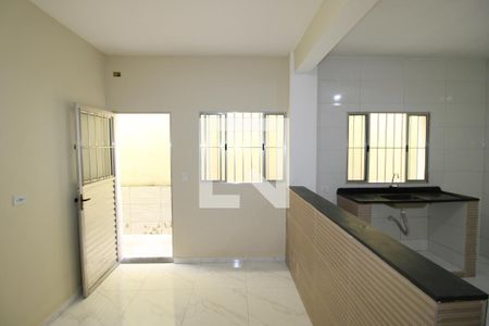 Sala / Cozinha de casa para alugar com 1 quarto, 45m² em Vila Carmosina, São Paulo