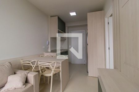 Sala/Cozinha de apartamento para alugar com 1 quarto, 36m² em Água Verde, Curitiba