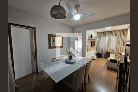 Sala de casa à venda com 3 quartos, 200m² em Conjunto Lagoa, Belo Horizonte