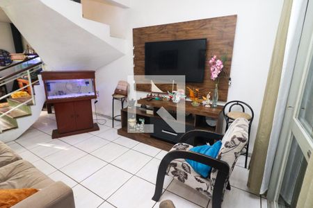Sala de TV de casa de condomínio à venda com 3 quartos, 157m² em Santo Antônio, Porto Alegre