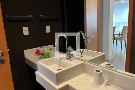 Lavabo de apartamento para alugar com 3 quartos, 304m² em Pompéia, Santos