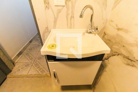 Banheiro de casa para alugar com 1 quarto, 35m² em Jardim Camargo Novo, São Paulo