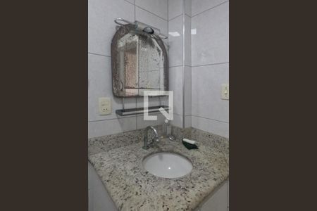 Banheiro de apartamento para alugar com 2 quartos, 90m² em Gonzaga, Santos