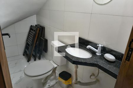 Lavabo  de casa de condomínio para alugar com 2 quartos, 61m² em Real, Praia Grande