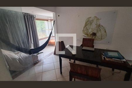 Casa à venda com 4 quartos, 326m² em Pendotiba, Niterói
