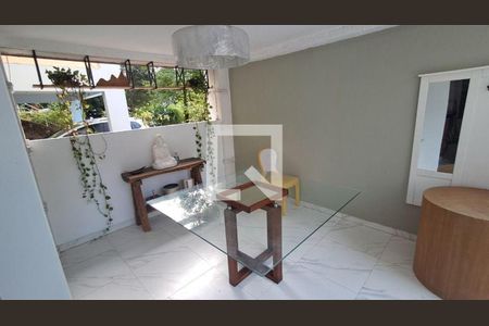 Casa à venda com 4 quartos, 326m² em Pendotiba, Niterói