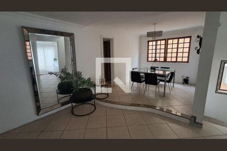 Casa à venda com 4 quartos, 326m² em Pendotiba, Niterói