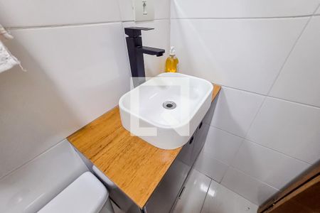 Banheiro de apartamento à venda com 2 quartos, 53m² em Parque das Nações, Santo André