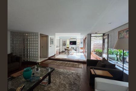 Sala de estar de casa à venda com 4 quartos, 360m² em Jardim Petropolis, São Paulo