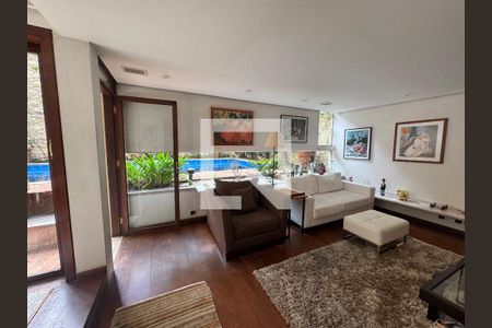 Sala de estar de casa à venda com 4 quartos, 360m² em Jardim Petropolis, São Paulo