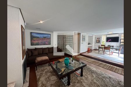Sala de estar de casa à venda com 4 quartos, 360m² em Jardim Petropolis, São Paulo
