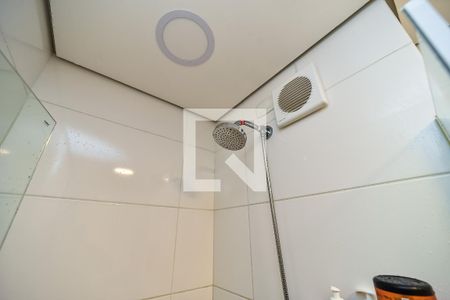 Banheiro de apartamento à venda com 1 quarto, 54m² em Jardim Itu, Porto Alegre