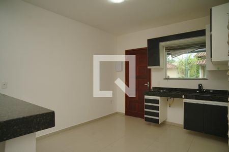 Sala/Cozinha de kitnet/studio para alugar com 1 quarto, 33m² em Engenho do Mato, Niterói