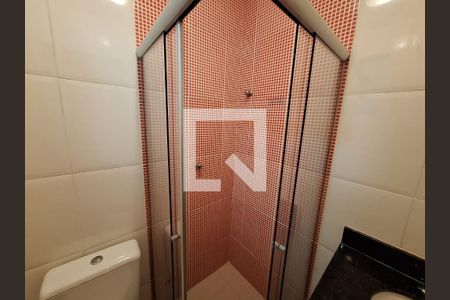 Banheiro de kitnet/studio para alugar com 1 quarto, 32m² em Engenho do Mato, Niterói