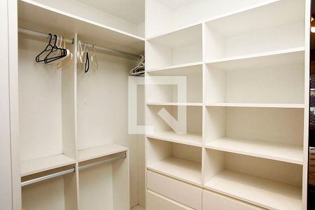 Quarto Suíte 1 Detalhe Closet de apartamento para alugar com 3 quartos, 137m² em Rio Branco, Porto Alegre