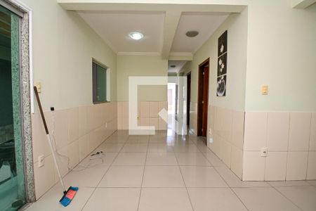 Sala de casa para alugar com 2 quartos, 115m² em Milanez, Contagem