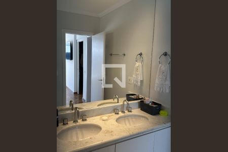 Banheiro Suite principal de casa de condomínio à venda com 2 quartos, 334m² em Residencial Morada dos Lagos, Barueri