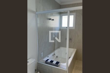 Banheiro Suite principal de casa de condomínio à venda com 2 quartos, 334m² em Residencial Morada dos Lagos, Barueri