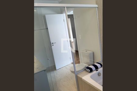 Banheiro Suite principal de casa de condomínio à venda com 2 quartos, 334m² em Residencial Morada dos Lagos, Barueri