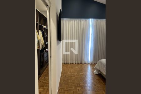 Suite principal de casa de condomínio à venda com 2 quartos, 334m² em Residencial Morada dos Lagos, Barueri