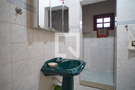 Banheiro  de casa à venda com 5 quartos, 270m² em Vila Nova, Porto Alegre