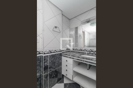 Banheiro da Suíte de apartamento à venda com 3 quartos, 129m² em Jardim Lindóia, Porto Alegre