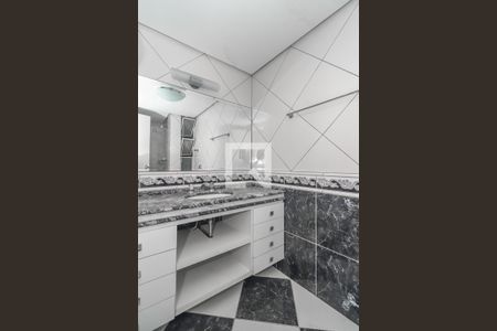 Banheiro da Suíte de apartamento à venda com 3 quartos, 129m² em Jardim Lindóia, Porto Alegre