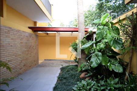 Jardim de casa à venda com 4 quartos, 351m² em Sumaré, São Paulo