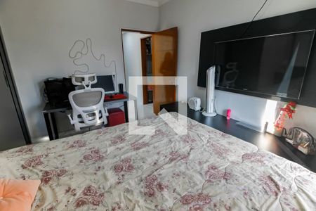 Suíte 1 de casa de condomínio para alugar com 3 quartos, 250m² em Jardim Mirna, Taboão da Serra