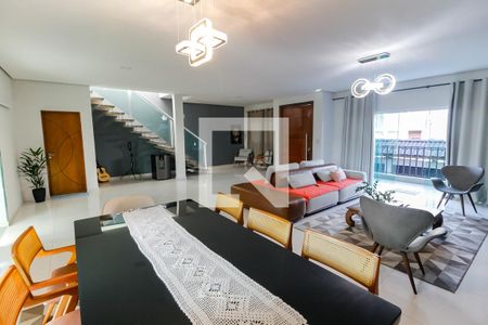 Sala de casa de condomínio para alugar com 3 quartos, 250m² em Jardim Mirna, Taboão da Serra