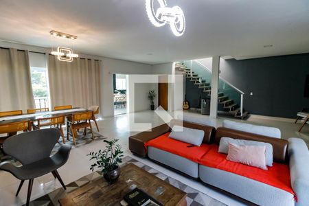 Casa de Condomínio à venda com 3 quartos, 250m² em Jardim Mirna, Taboão da Serra