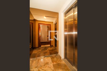 Hall de Entrada Privativo de apartamento para alugar com 4 quartos, 297m² em Vila Madalena, São Paulo