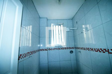 Banheiro de apartamento para alugar com 1 quarto, 45m² em Vigário Geral, Rio de Janeiro