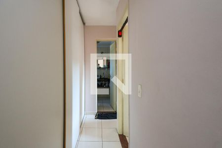 Corredor de apartamento para alugar com 2 quartos, 52m² em Jardim Bom Refugio, São Paulo