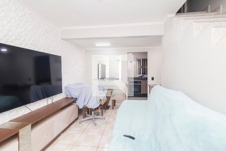 Sala de casa de condomínio para alugar com 2 quartos, 75m² em Itaquera, São Paulo