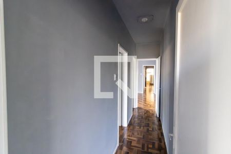 Corredor de apartamento para alugar com 3 quartos, 62m² em Menino Deus, Porto Alegre