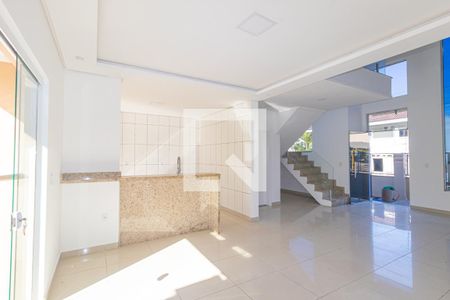 Sala/Cozinha de casa para alugar com 2 quartos, 260m² em Vila Monte Carlo, Cachoeirinha