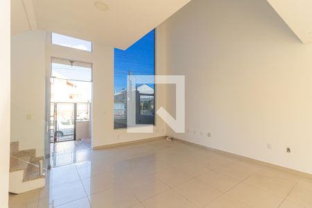 Sala de casa para alugar com 2 quartos, 260m² em Vila Monte Carlo, Cachoeirinha