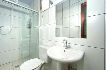 Banheiro de casa para alugar com 1 quarto, 30m² em Sagrada Família, Belo Horizonte