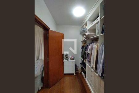 Closet de casa à venda com 3 quartos, 267m² em Vila Vermelha, São Paulo